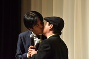 上島竜兵と藤井ペイジのキス。