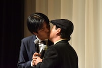 上島竜兵と藤井ペイジのキス。