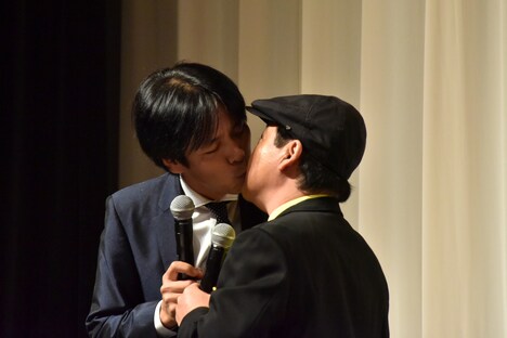 上島竜兵と藤井ペイジのキス。