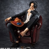 魅力溢れる黒スーツ姿 One Piece 椅子に腰掛けるエースのフィギュア コミックナタリー 魅力溢れる黒スーツ姿 One Piece 椅子に腰掛けるエースのフィギュア コミックナタリー
