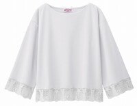 店舗限定アイテムのレースコンビTシャツ（セーラームーン）。