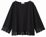 店舗限定アイテムのレースコンビTシャツ（セーラームーン）。