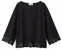 店舗限定アイテムのレースコンビTシャツ（セーラームーン）。