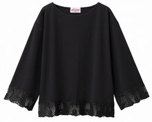 店舗限定アイテムのレースコンビTシャツ（セーラームーン）。