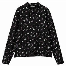 店舗限定アイテムのハイネックTシャツ（セーラームーン）。