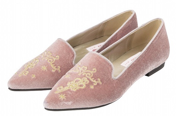 店舗限定アイテムのオペラシューズ（セーラームーン）