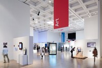 第19回文化庁メディア芸術祭の受賞作品展の様子。