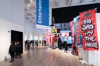 第19回文化庁メディア芸術祭の受賞作品展の様子。