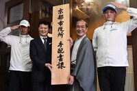 記者会見の様子。