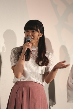 シルキー役の遠藤綾。