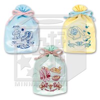 F賞の「巾着ポーチ」。