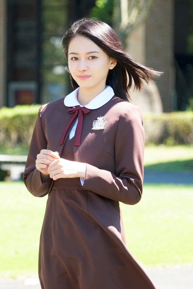 松井沙綾役を演じる山本舞香。