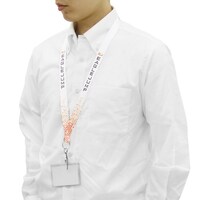 「イーグルジャンプ ネックストラップ」の使用例。