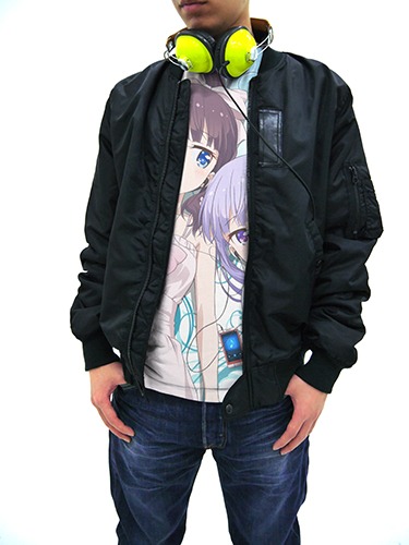 「青葉＆ひふみフルグラフィックTシャツ」にアウターを合わせた様子。