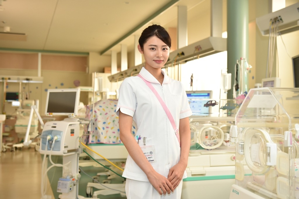 麻生理佐子役の古畑星夏。(c)TBS