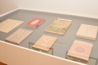 「月に吠えらんねえ」の展示の様子。