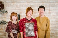 左から神田沙也加、谷山紀章、有野晋哉（よゐこ）。