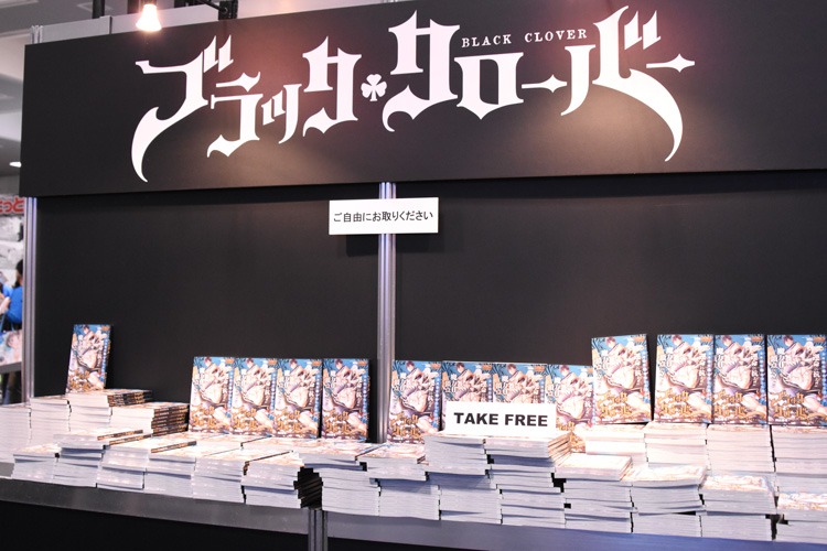 集英社・週刊少年ジャンプブースの「ブラッククローバー」の展示の様子。