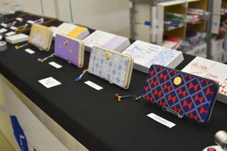 プレミコブースの様子。販売アイテムの実物が展示されている。