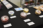 プレミコブースの様子。販売アイテムの実物が展示されている。