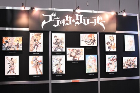 集英社・週刊少年ジャンプブースの「ブラッククローバー」の展示の様子。