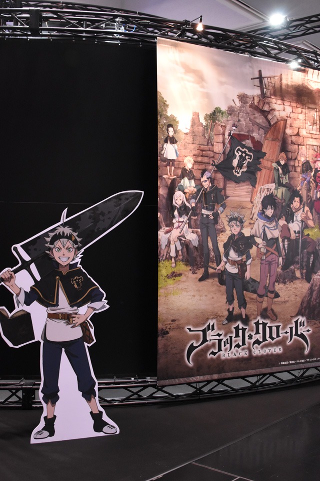 集英社・週刊少年ジャンプブースの「ブラッククローバー」の展示の様子。
