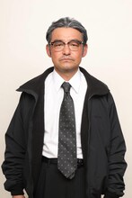 多々木挙男役の演じる仁科貴。