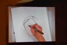 竹宮惠子によるライブドローイングの様子。