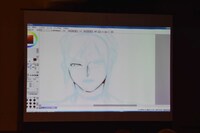 山田シロによるライブドローイングの様子。