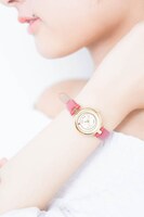 「ボールルームへようこそ」富士田多々良モデルの腕時計の着用例。