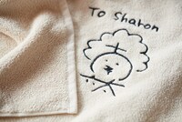 「宇宙兄弟32巻記念セット」に付属するブランケット。