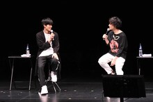 左から土屋神葉、岡本信彦。