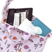 アニメ「少女革命ウテナ」をモチーフにしたショルダートートの使用例。