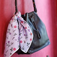 アニメ「少女革命ウテナ」をモチーフにしたバンダナの使用例。