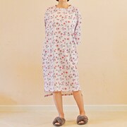 アニメ「少女革命ウテナ」をモチーフにしたルームワンピースの着用例。