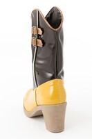 巴マミモデルのレインシューズ。