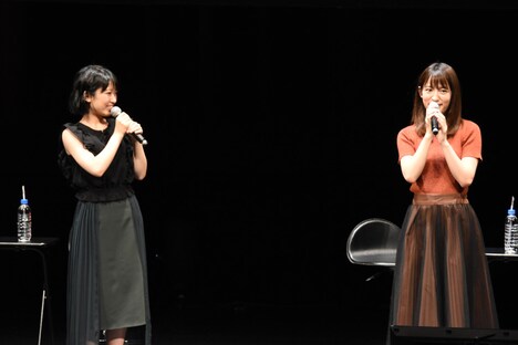 左から黒沢ともよ、小松未可子。