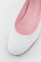 ティッピーモデルのフラットパンプス。