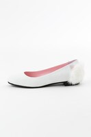 ティッピーモデルのフラットパンプス。