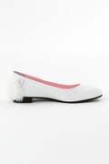 ティッピーモデルのフラットパンプス。