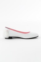 ティッピーモデルのフラットパンプス。