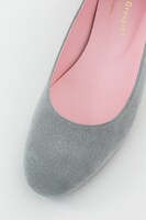 ワイルドギースモデルのフラットパンプス。