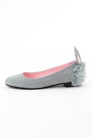 ワイルドギースモデルのフラットパンプス。