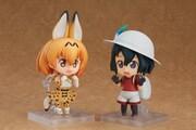 「ねんどろいど サーバル」と「ねんどろいど かばん」を並べてディスプレイした様子。