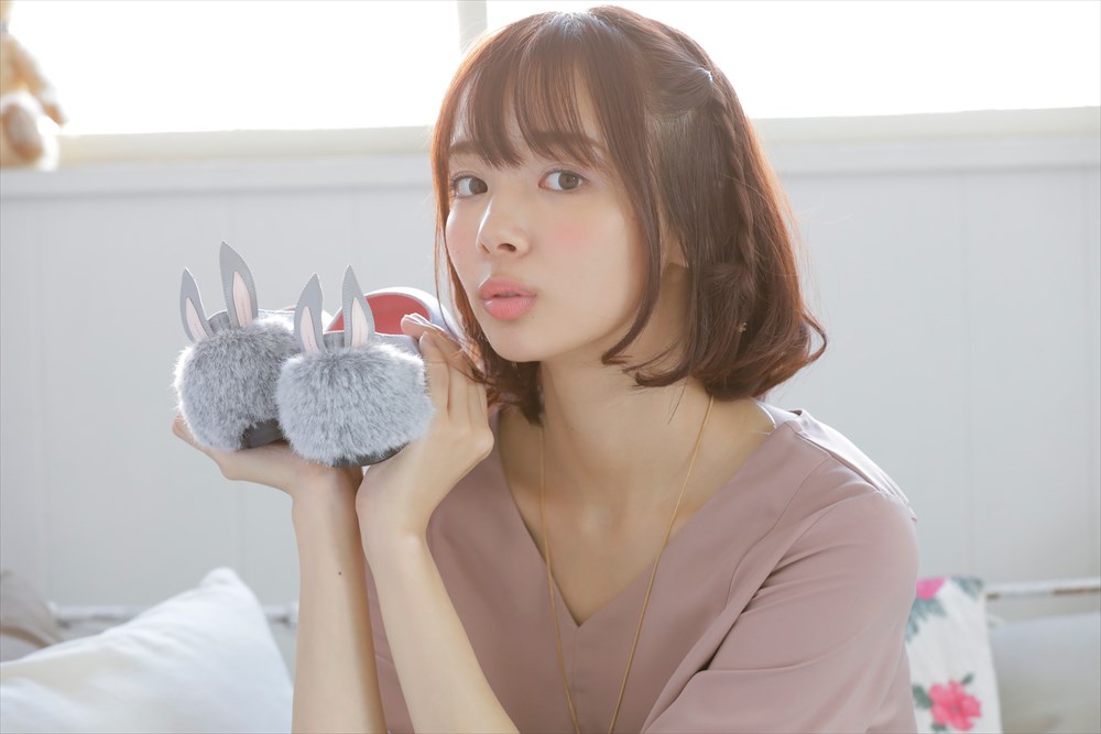 岡田紗佳とコラボ商品。