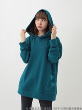 「NEW GAME!! ゲームパーカー」ブルーグリーンの着用イメージ。