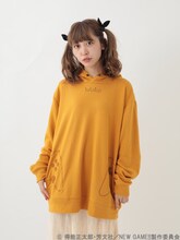 「NEW GAME!! ゲームパーカー」マスタードの着用イメージ。