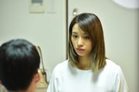 佐野彩加役の高橋メアリージュン。