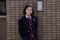 川島海荷演じる日花里。