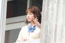 映画「honey」撮影現場より、小暮奈緒役の平祐奈。